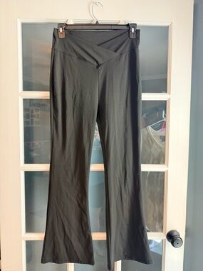 Black V-Waist Flared Yoga Pants
